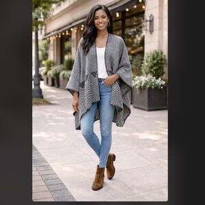 Cejon| Shawl/ Poncho/ Knit Wrap Gray/Black Chevron OSFM Cozy Flowy Minimalist